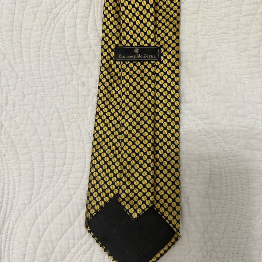 Vintage Ermengildo Zegna tie, in great condition, no stains or tears.